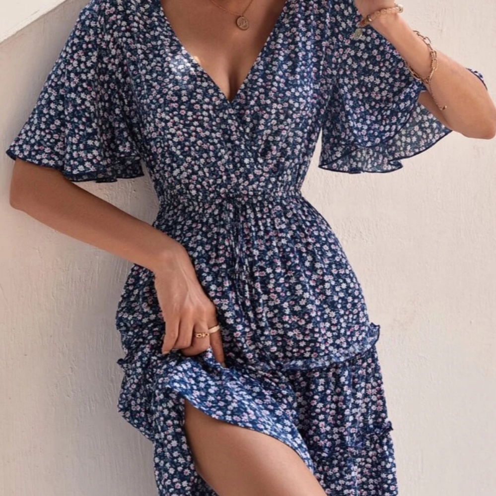 Shein blue and white floral mini dress 💙 (Medium) 💙👗